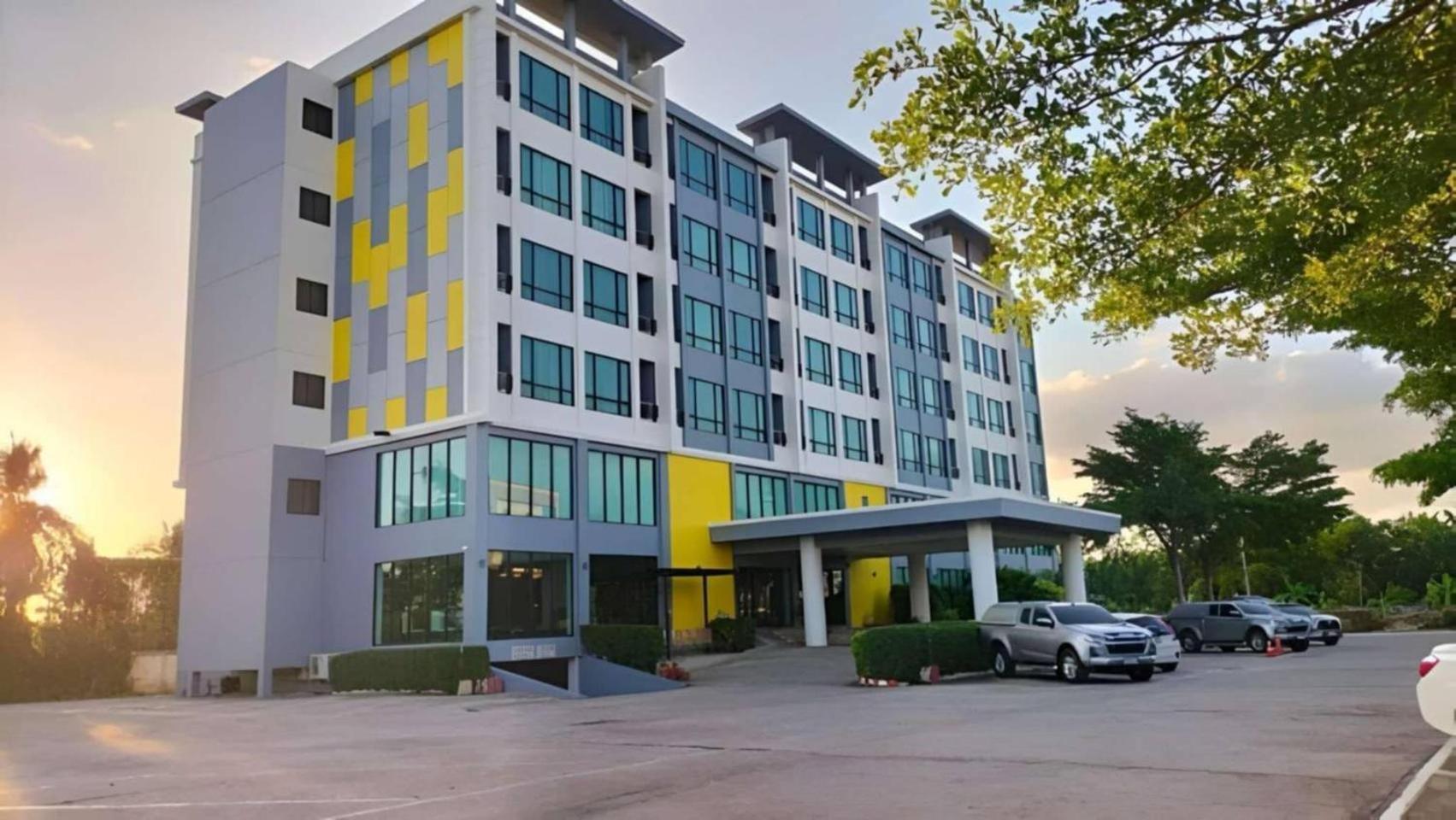 Hotel S Tara Grand Surat Thani Exterior foto