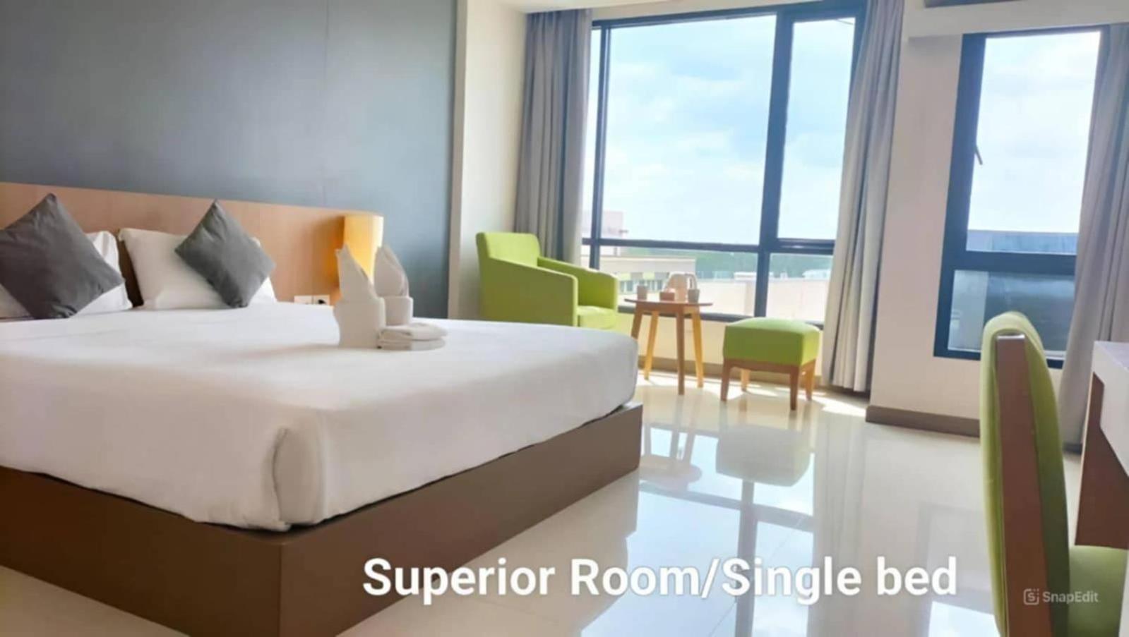 Hotel S Tara Grand Surat Thani Exterior foto